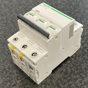 Miniature circuit-breaker 3 x 16A