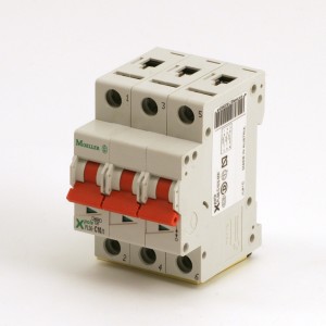 005B. Circuit breaker pLS6-C10 / 3